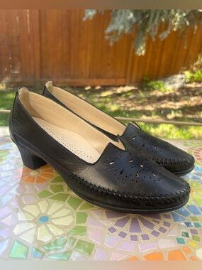 SAS Sonyo Black Leather Low Heel Comfort Pumps Slip On Work Shoes Size 8.5 M